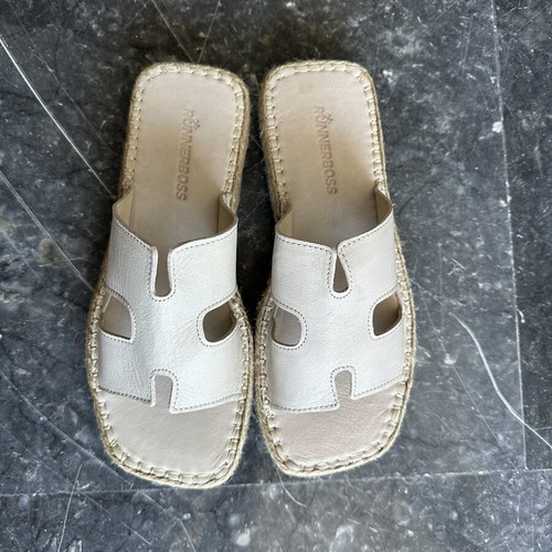 Runnerboss sandals size 40 like new, beige leather platform