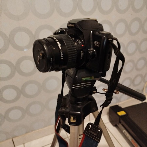 Canon EOS 500 camera with 35-80mm lens, tripod and waterproof bag like new