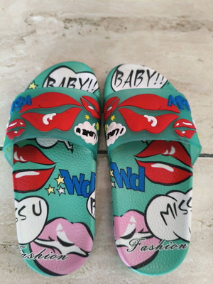 Children's flip-flops like new, size 30 multicolor green