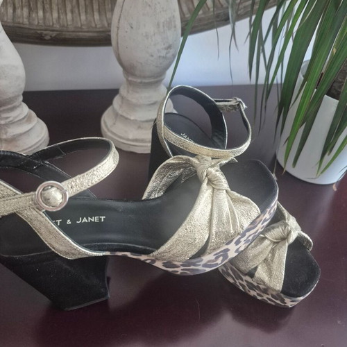 Janet & Janet sandals new, black and gold, size 37