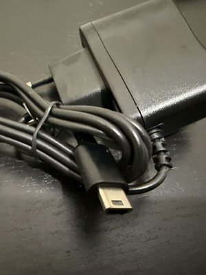 Nintendo DS Lite зарядно като ново