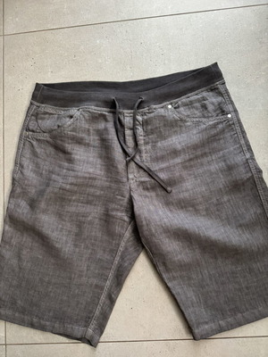 120% Lino shorts like new, grey, size L