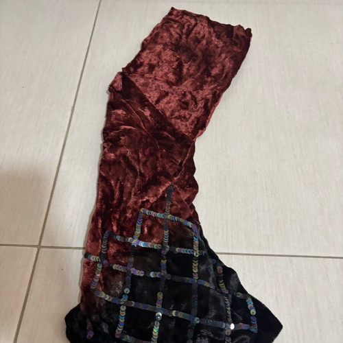 Velvet scarf like new, black and red
