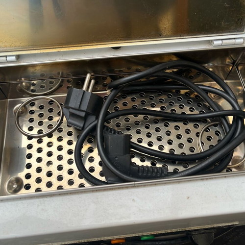 Professional dry heat sterilizer like new, tool sterilizer
