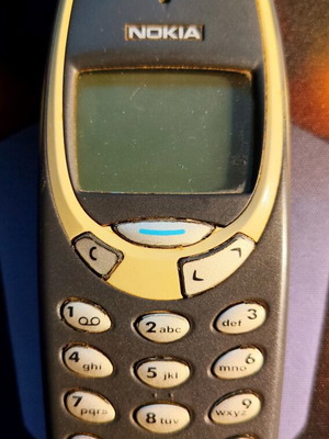 Nokia 3310 και 3330 μεταχειρισμένα κινητά τηλέφωνα με άγνωστη κατάσταση