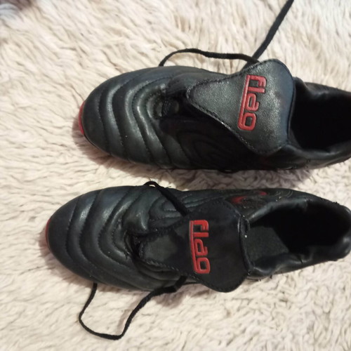 Football shoes used with studs size 37, black and red