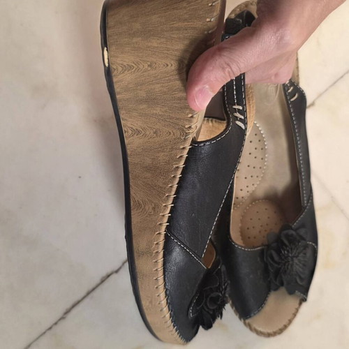 Sunshine leather peep toe wedged sandals, size 42, black