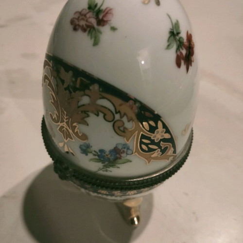 Limoges porcelain egg holder jewelry box like new with hand-painted decoration
