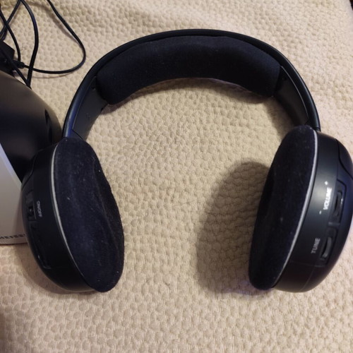 Sennheiser RS 110 II wireless TV headphones with base and power supply
