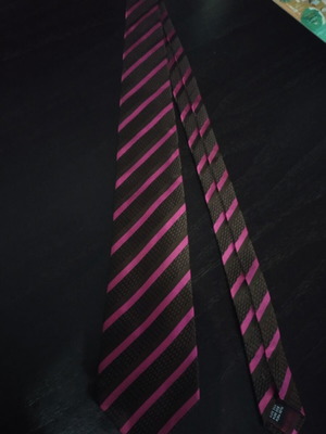 Tie like new black and pink striped