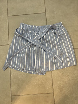 One Zine women's shorts like new