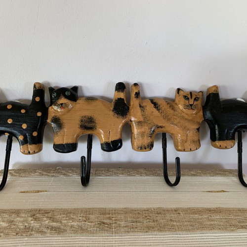 Wooden hanger with four carved cats, handmade, new