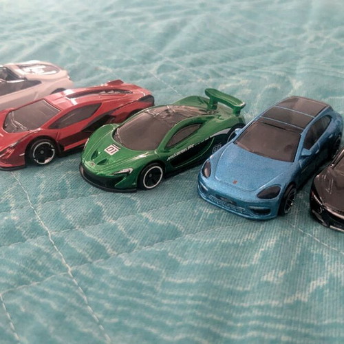 Hot Wheels Hybrid Speed vehicle set 5 pieces like new
