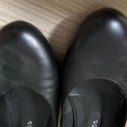 Leather pumps like new, size 40, black