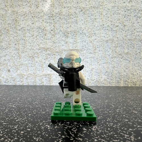 Lego Ninjago Zane Seabound Scuba minifigure like new missing one flipper
