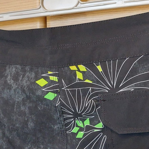 Billabong swim shorts like new, size 32, multicolor and black