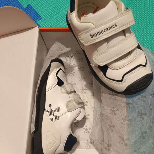 Biomecanics boys' sneakers size 24 like new, white