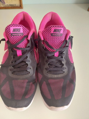 Γυναικεία αθλητικά παπούτσια Nike Revolution 3, Hyper Pink/Black, νούμερο 41