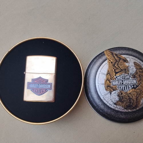 Zippo 1997 Harley-Davidson Bar & Shield lighter like new, high polish brass