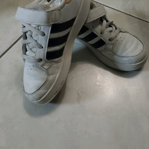 Adidas kids shoes size 30 like new, white