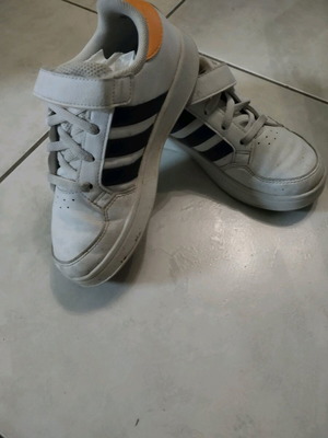 Adidas kids shoes size 30 like new, white