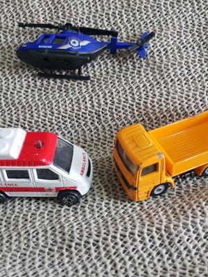 Small metal toy cars used, pack of three