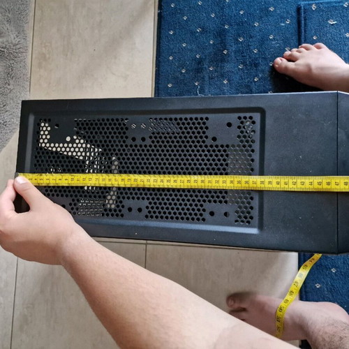 Computer case used with slots for 4 SSD, 4 HDD and CD player