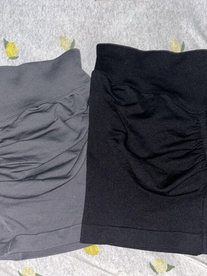 Women's seamless yoga shorts new, black and dark gray, sizes M and L