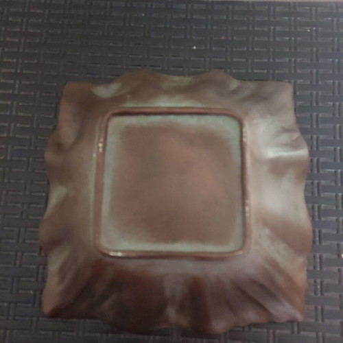 Table ceramic decor with embossed flower design new