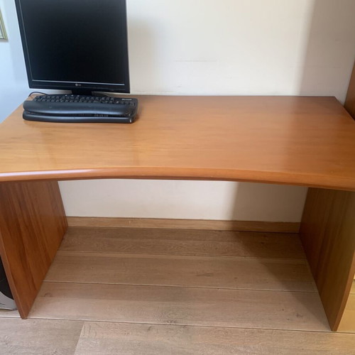 Desk like new, dimensions 0.70x1.35x0.80 m