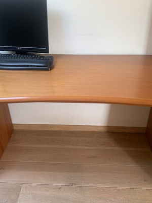 Desk like new, dimensions 0.70x1.35x0.80 m