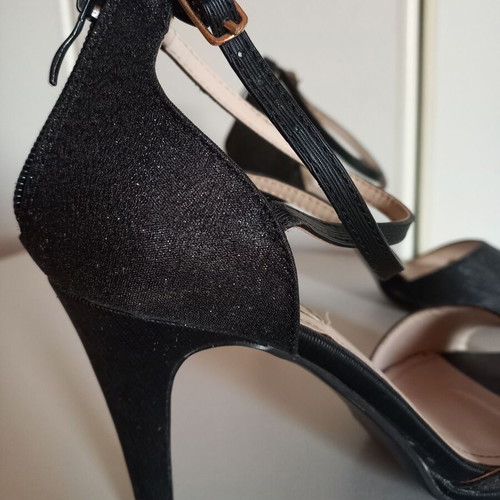 Black stiletto sandals like new, size 38, shiny with rhinestones