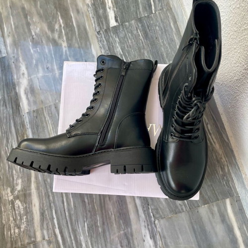 Women’s black new boots size 39 with laces and zipper