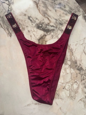 Victoria’s Secret Brazilian medium panty new, burgundy