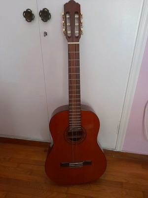 Κιθάρα σαν καινούργια με θήκη δώρο