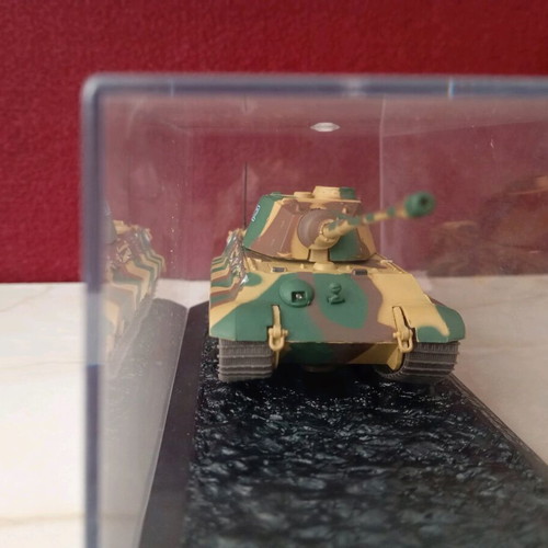 Metal model of German Tiger II tank like new