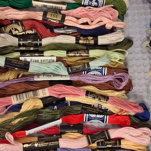 Κλωστές μουλινέ DMC και Cotton Perle μεταχειρισμένες, σετ με 210 χρώματα
