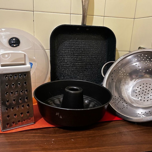 Cooking utensils like new set with microwave cover, grill rack, strainer, cake pan, grater