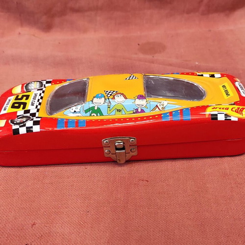 Tin case from 1990s like new