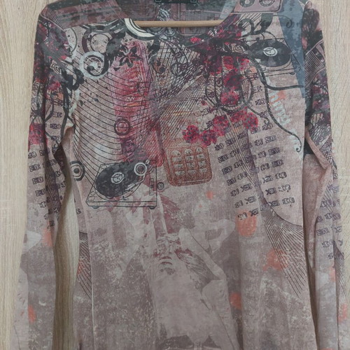Rakevsky women's long-sleeve top Small beige like new with stones