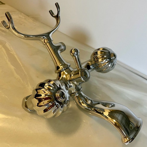 California chrome bathtub faucet