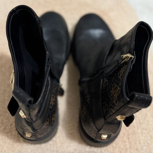 Guess black leather ankle boots used, size 39, gold buckle detail
