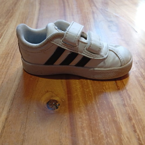 Adidas children's shoes size 21 used, black and white sports