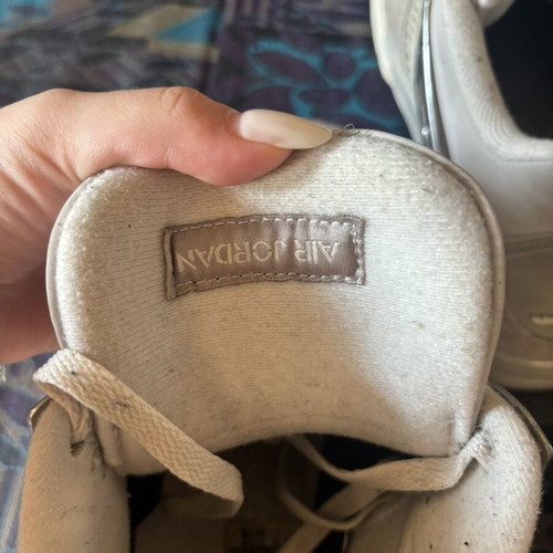 Air Jordan 4 Retro Frozen Moments sneakers, size 42, grey silver