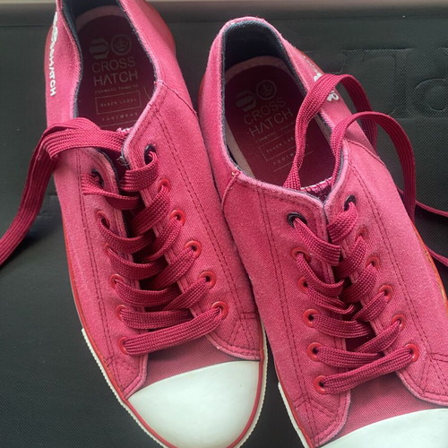 Sneakers shoes red size 43 like new with two defects