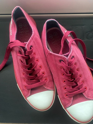 Sneakers shoes red size 43 like new with two defects