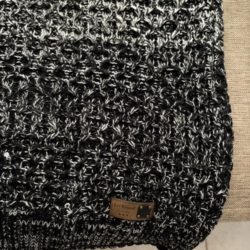 LeeEcosse men's pullover sweater, size large, black and grey