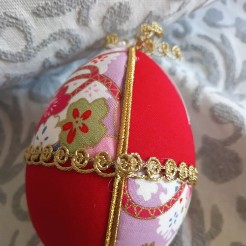 Large Easter egg 14cm like new with red and printed fabrics