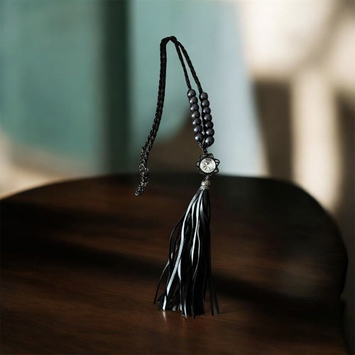 Long necklace like new, black