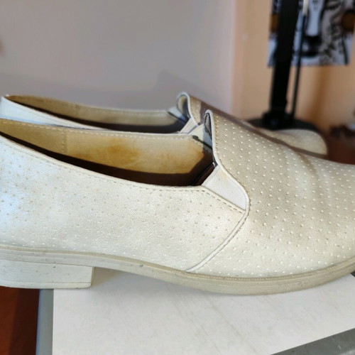 Plato slip-on loafers size 40 cream color like new